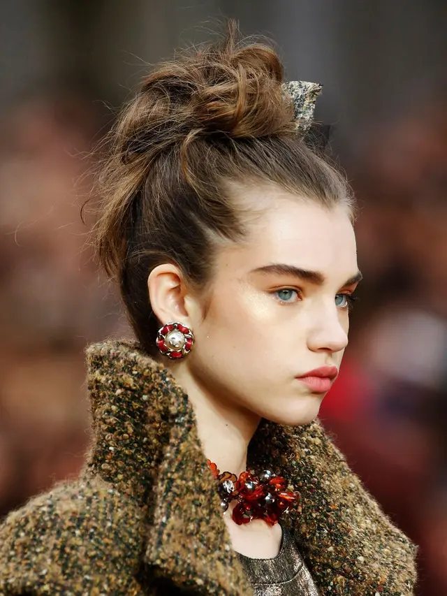 [Bintang] Tampil Modern Saat ke Kantor dengan Inspirasi Gaya Rambut dari Desainer Kenamaan