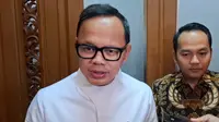Wakil Menteri Dalam Negeri (Wamendagri) Bima Arya Sugiyarto usai bertemu dengan Wali Kota Solo di Balai Kota Solo pada Selasa (21/10/2025). (Foto: Liputan6.com/Fajar Abrori).
