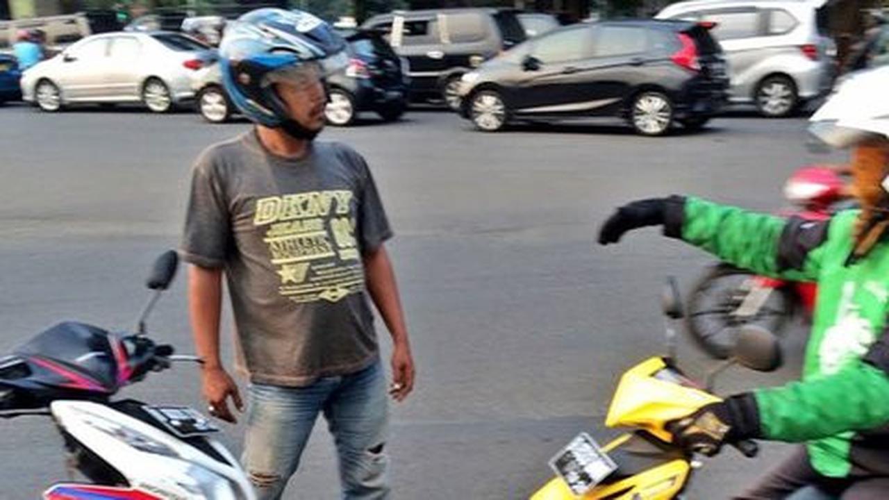 Geram teman dipukul, ratusan pengojek Go-Jek datangi pangkalan ojek