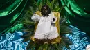 Patung yang menggambarkan seorang anak atau "Nino Dios" (God Child) di arak selama perayaan "Adoraciones al Nino Dios" di Quinamayo, Kolombia (18/2). (AFP Photo/Luis Robayo)