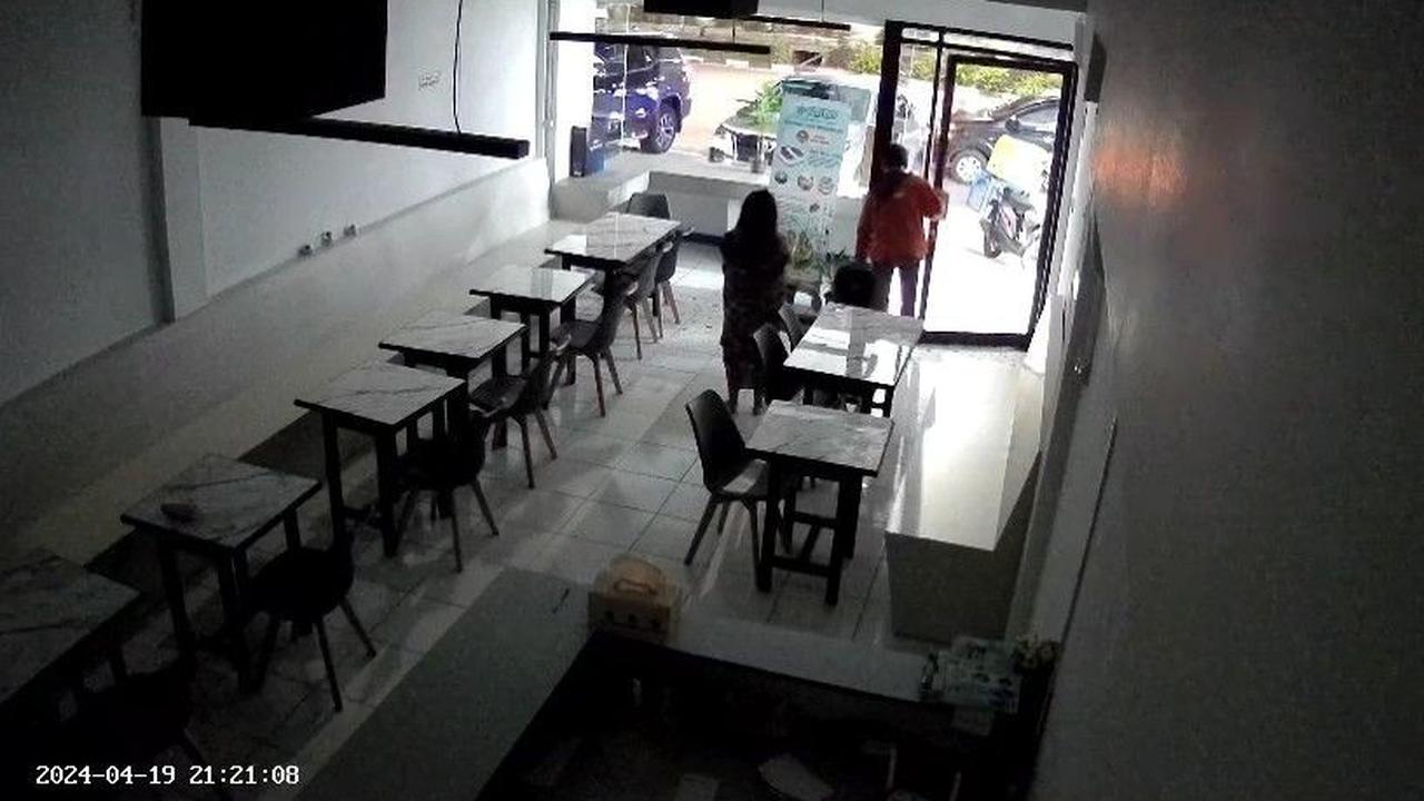 Kendati telah berkeluarga, korban RN ternyata turut menjalin hubungan dengan AT selama tiga tahun.<br>