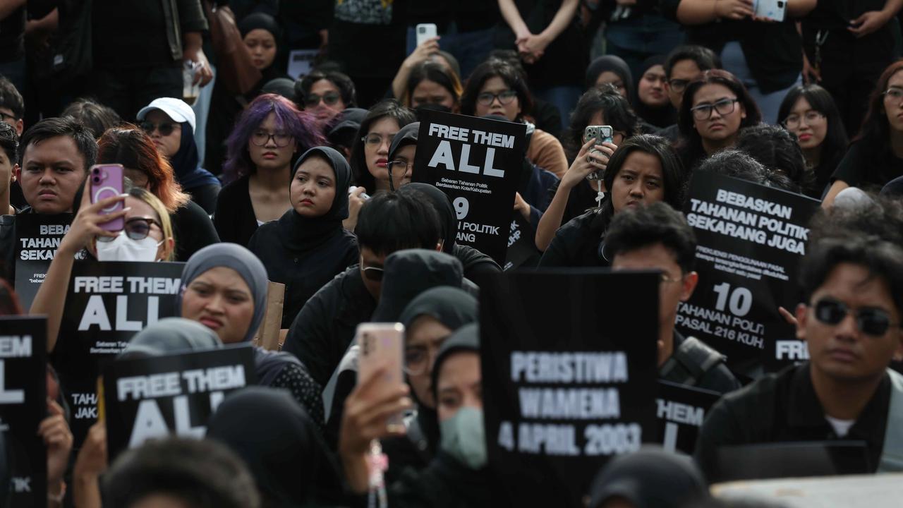 FOTO: Aksi Kamisan Tandai 19 Tahun Perjuangan Korban Pelanggaran HAM