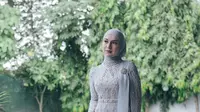 Potret Artis Tampil Menawan Mengenakan Kebaya Silver, Dari Irish Bella hingga Sarah Tumiwa