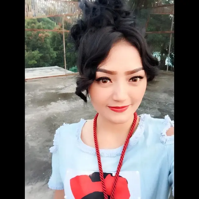 6 Potret Lawas Siti Badriah di Awal Karier, Parasnya Bikin Pangling