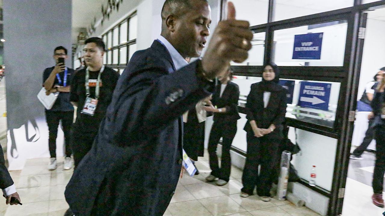 Patrick Kluivert, Alex Pastoor, Gerald Vanenburg, dan Denny Landzaat Saksikan Langsung Laga Persija Vs PSBS