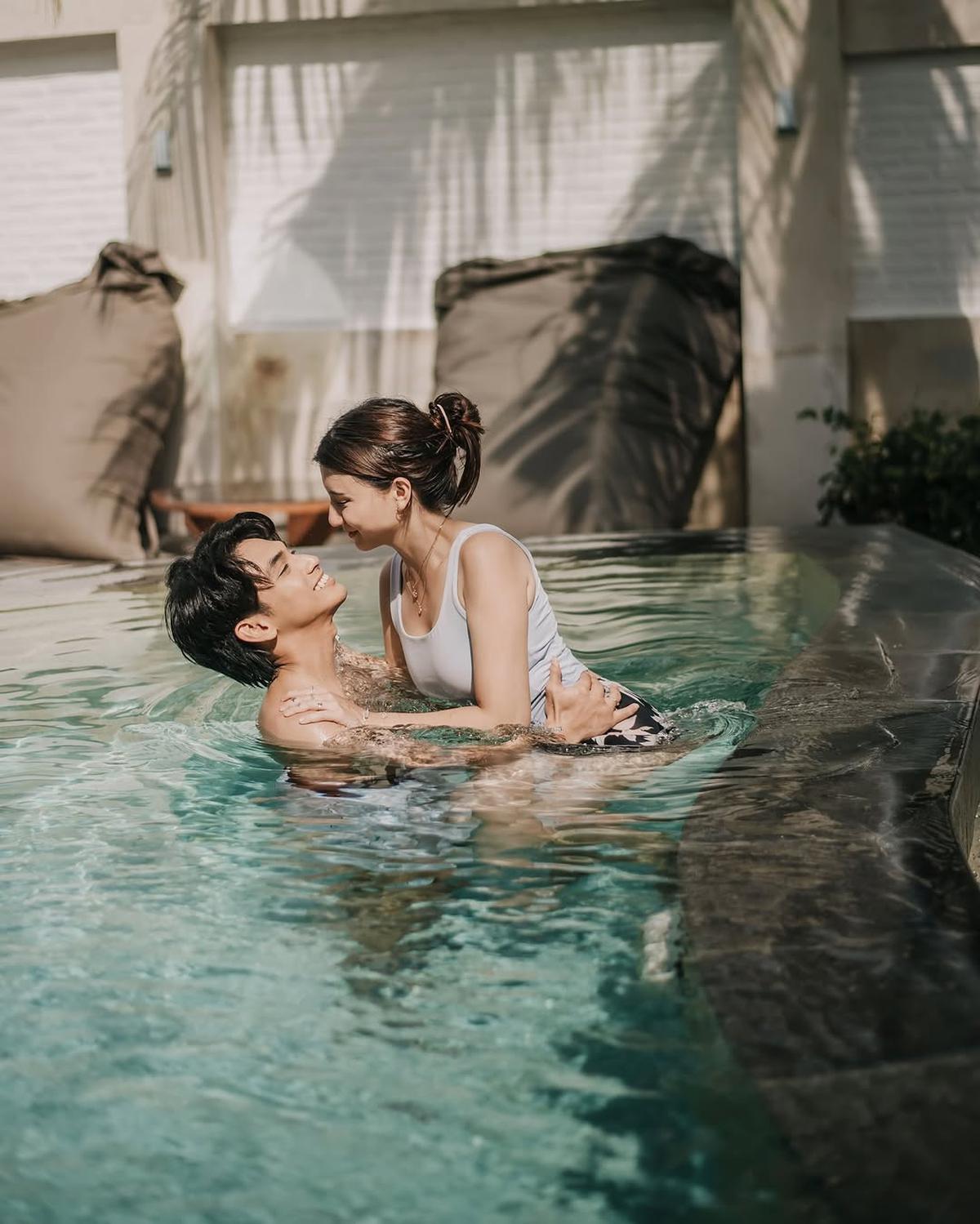 Potret Romantis dan Mesra Cassandra Lee dan Suami saat Monthversary Pernikahan ke-6, Dirayakan di Lombok