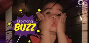 Bukannya fokus kepada pose konyol Rafathar, sebagian warganet justru fokus pada kejanggalan yang ada pada foto tersebut. Apakah itu? Berikut video selengkapnya.