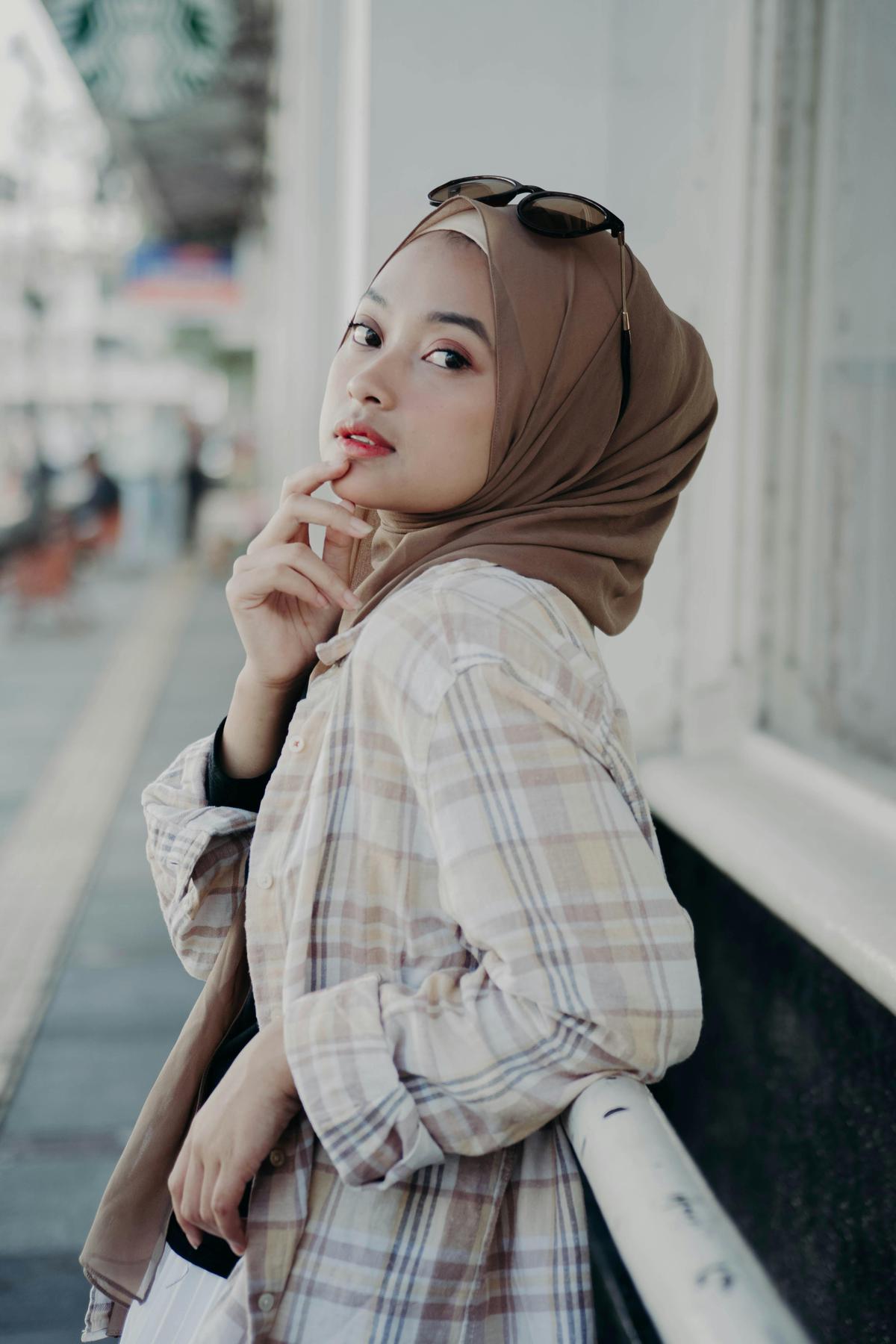 7 Tren Warna Baju Lebaran 2025, dari Natural hingga Bold yang Simpel dan Stylish