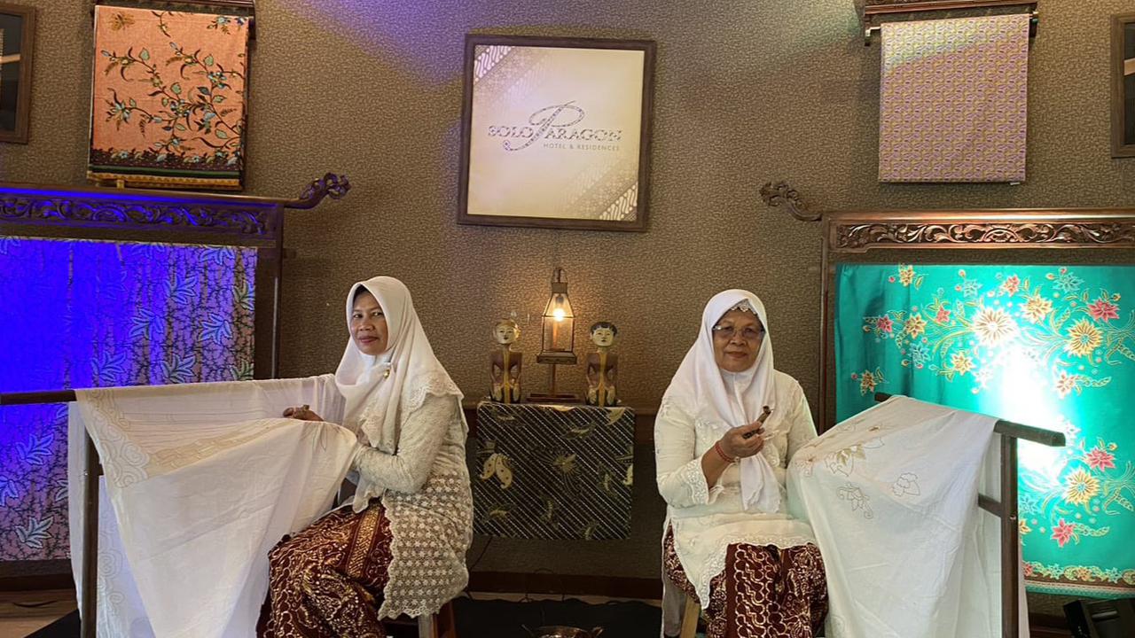 tamu hotel nyanting di hari batik
