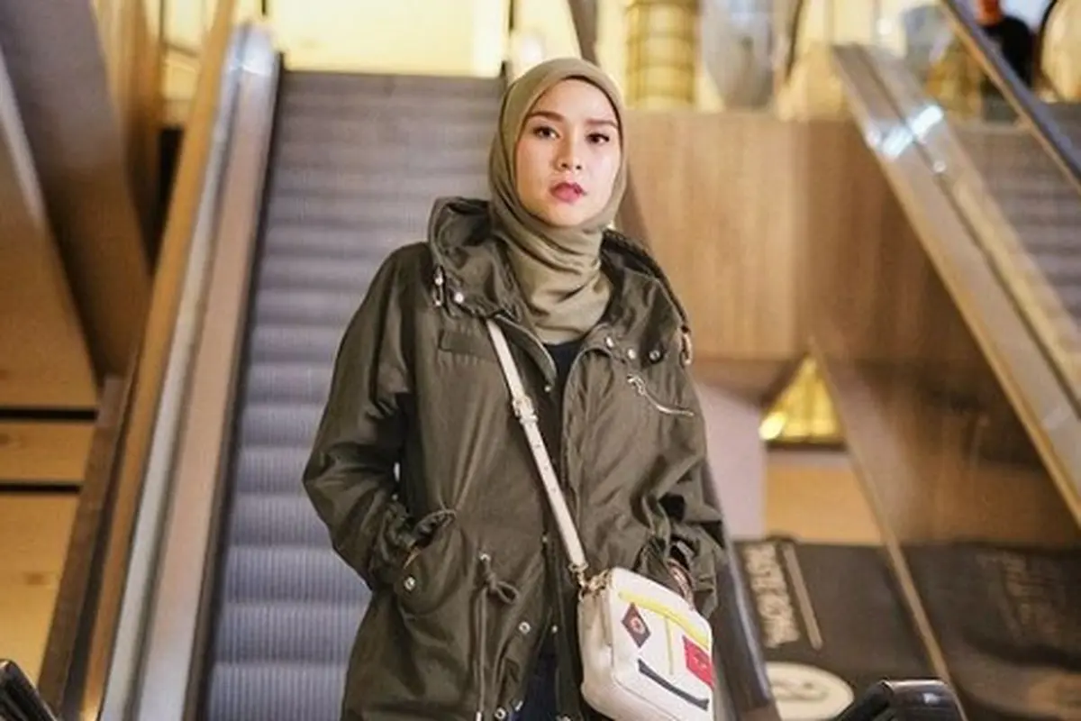 Zaskia Adya Mecca kenakan jeans (Instagram/zaskiadyamecca)