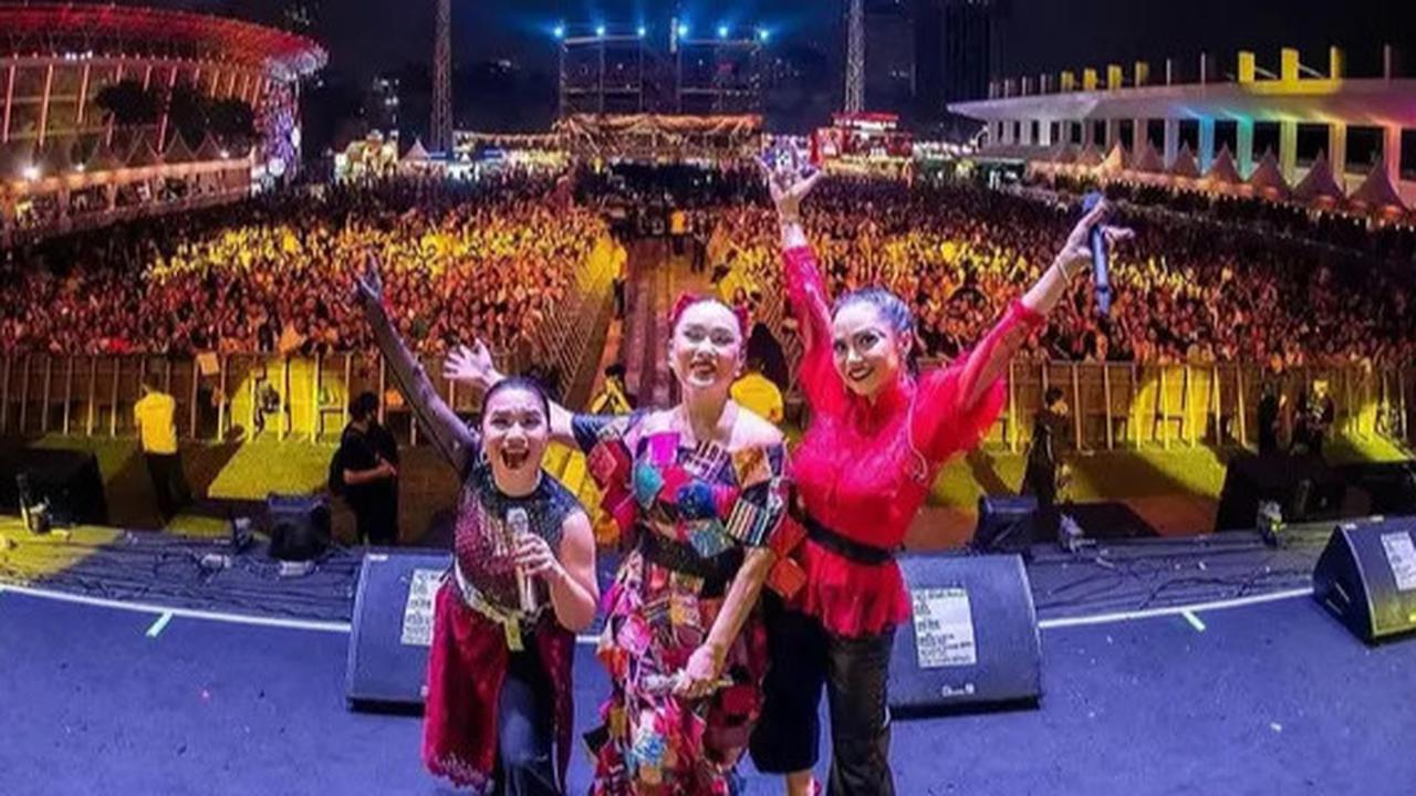 9 Potret Kekompakan Tiga Diva Krisdayanti, Ruth Sahanaya dan Titi DJ Jelang Konser 'Super Diva' Selalu Tampil Awet Muda di Usia 50 Tahun