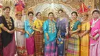Sebagai istri dari Menteri Agraria dan Tata Ruang, Annisa Pohan disibukkan dengan acara halal bihalal setelah Lebaran. Salah satunya menghadiri halal bihalal Himpunan Ratna Busana (HRB) dan temu wicara "Mengenal Wastra Sulawesi Selatan". Di momen ini, Annisa bertemu Titiek Soeharto, yang merupakan Ketua Umum HRB. (Liputan6.com/IG/@annisayudhoyono)