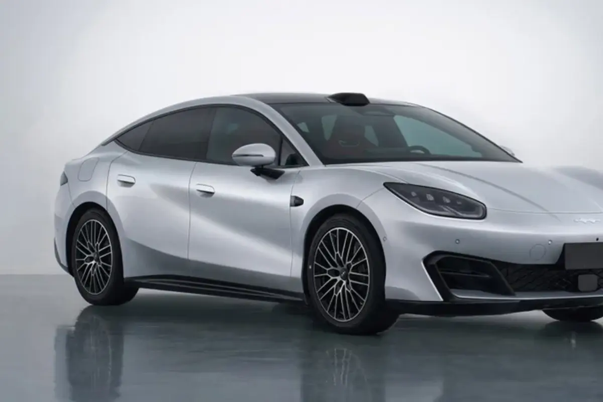 Mobil teranyar dari BYD Formula S dan Formula S GT.