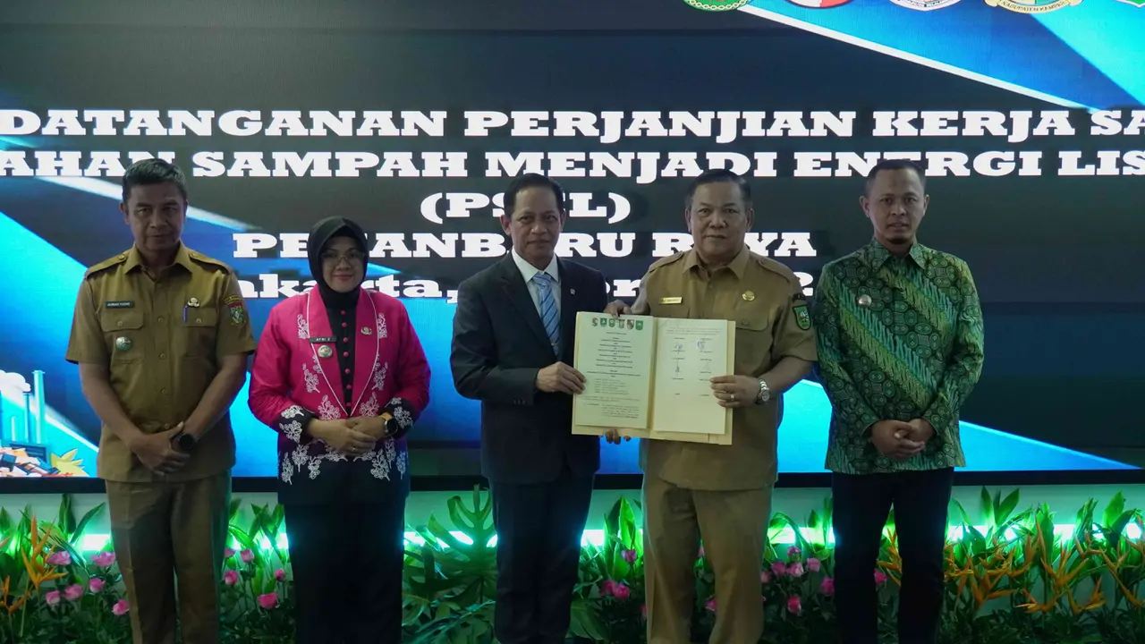 Menteri LH/Kepala BPLH atau Menteri Lingkungan Hidup/Kepala Badan Pengendalian Lingkungan Hidup Hanif Faisol Nurofiq.