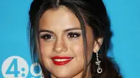 Selena Gomez `Nongkrong` Bareng Zooey Deschanel