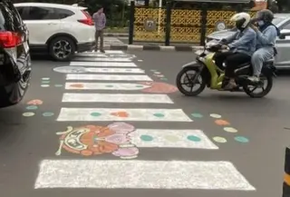 Zebra Cross Pac Man Buatan Warga di Tebet