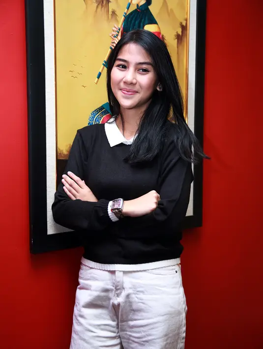 Adinda pun bersyukur dengan kekasihnya kini yang saling mendukung. Cepat menemukan pasangan diakui oleh Adinda karena ia tidak ingin galau atas sesuatu yang tidak penting. (Deki Prayoga/Bintang.com)