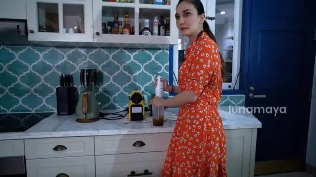Mengintip Dapur Luna Maya yang Dihiasi Marmer dan Bikin Betah Masak