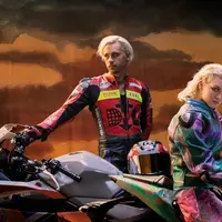 Single ini sekaligus menjadi perkenalan menuju album Palaces dari Flume.