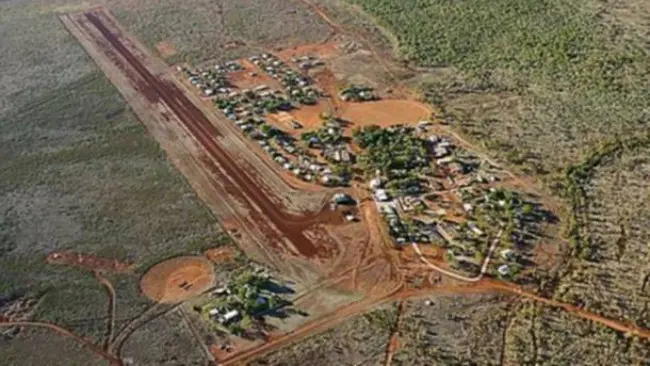 Penampakan kota terpencil Lajamanu di bagian tengah Australia. (Sumber Google Maps)