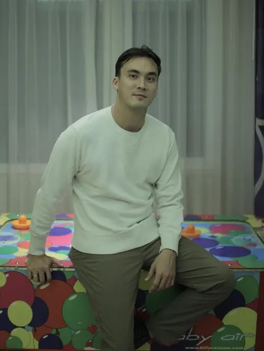 Rendy Kjaernett  bukan orang baru di dunia entertainment. Wajahnya kerap muncul di layar kaca televisi. [instagram/rendykjaernett]