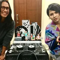 Pasangan pemeran dan komedian Aming Sugandhi dan Evelyn Nada Anjani akhirnya resmi cerai. Pada sidang yang berlangsung Jumat (16/6/2017) majelis hakim memutuskan pasangan ini resemi cerai. (Instagram/ev0124)