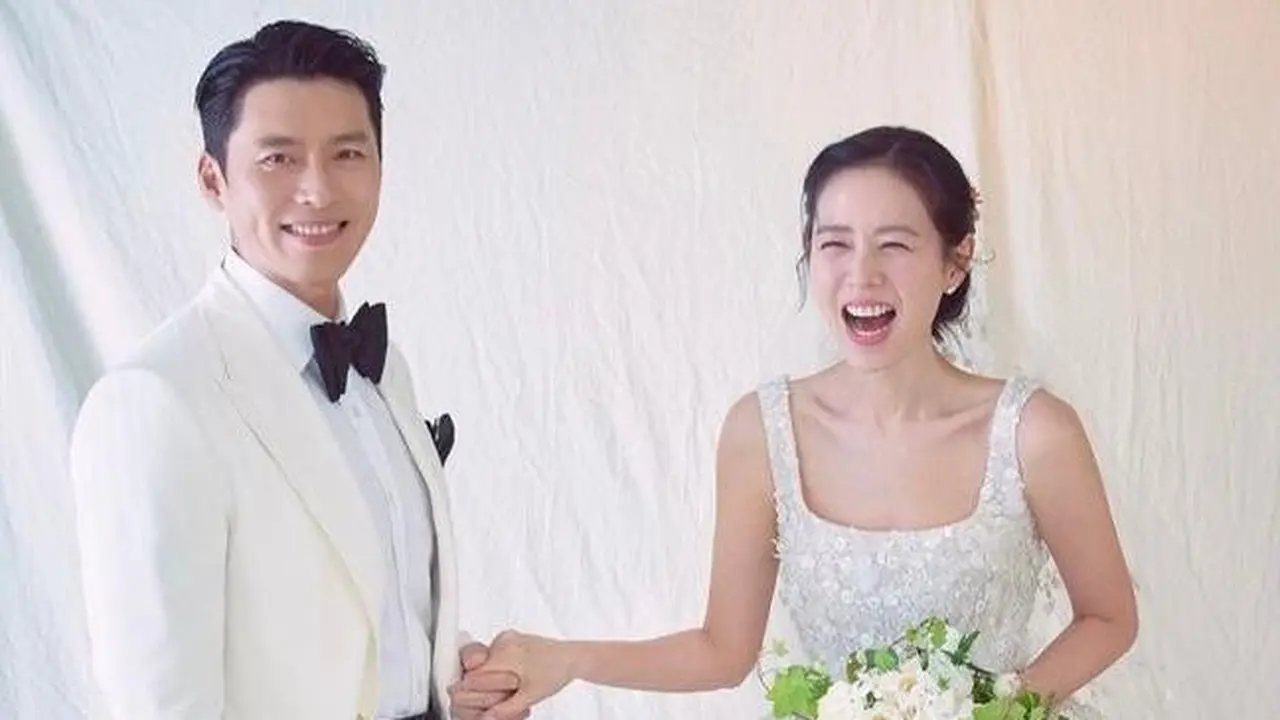 Menikah Hari Ini, Hyun Bin dan Son Ye Jin Tampil Menawan dalam Balutan Busana Serba Putih