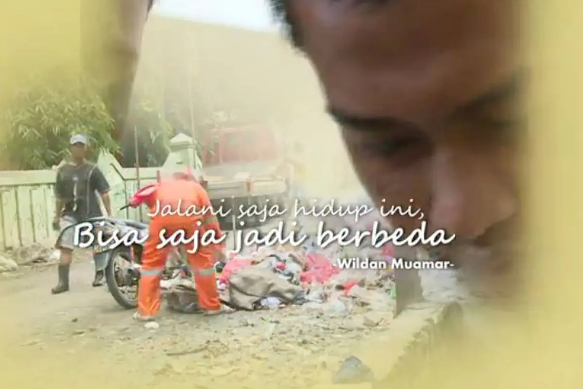 Wildan, Berjuang Demi Keluarga Meski Harus Mengais Sampah
