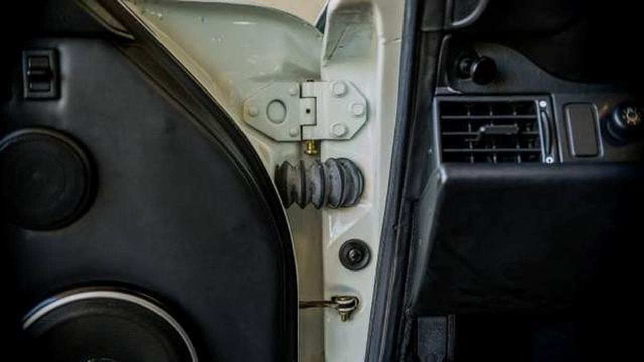 Cara Mengatasi Karat di Engsel Pintu Mobil agar Tak Merusak Komponen Lain