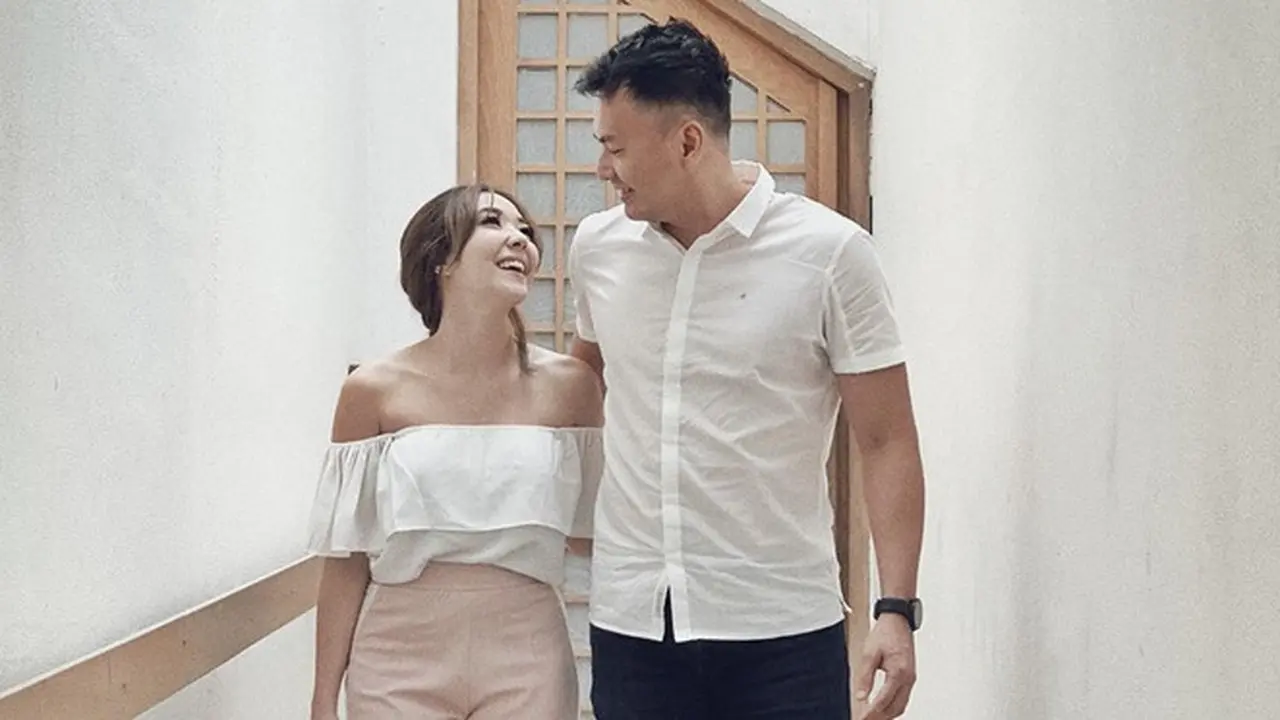 7 Potret Mesra Gisel dan Wijin, Pre-Wedding?