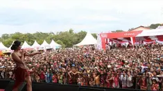 Warga menilai biduan dangdut yang seksi akan mempengaruhi mental para penontonnya, terlebih mayoritas hiburan tersebut bisa ditonton siapa saja.