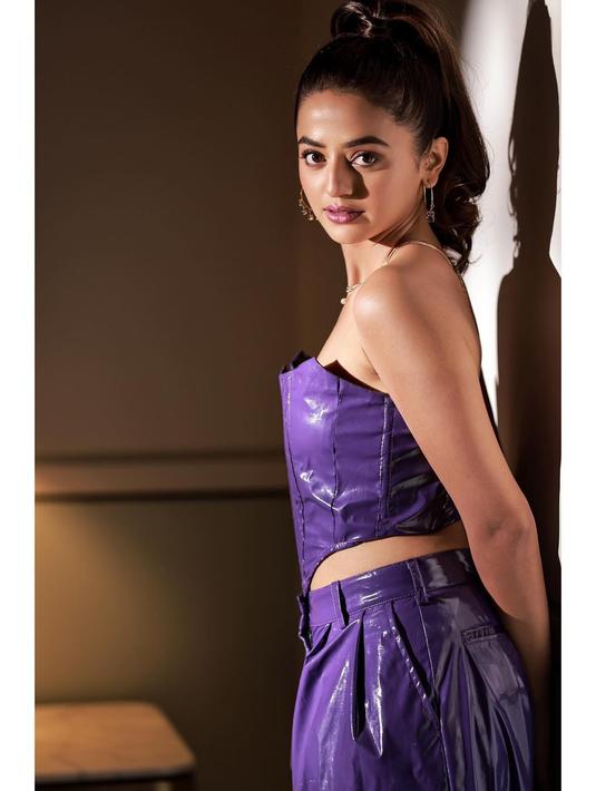 Helly Shah, aktris Bollywood yang naik daun setelah tampil di Ishq Mein Marjawan 2. (Instagram @hellyshahofficial)