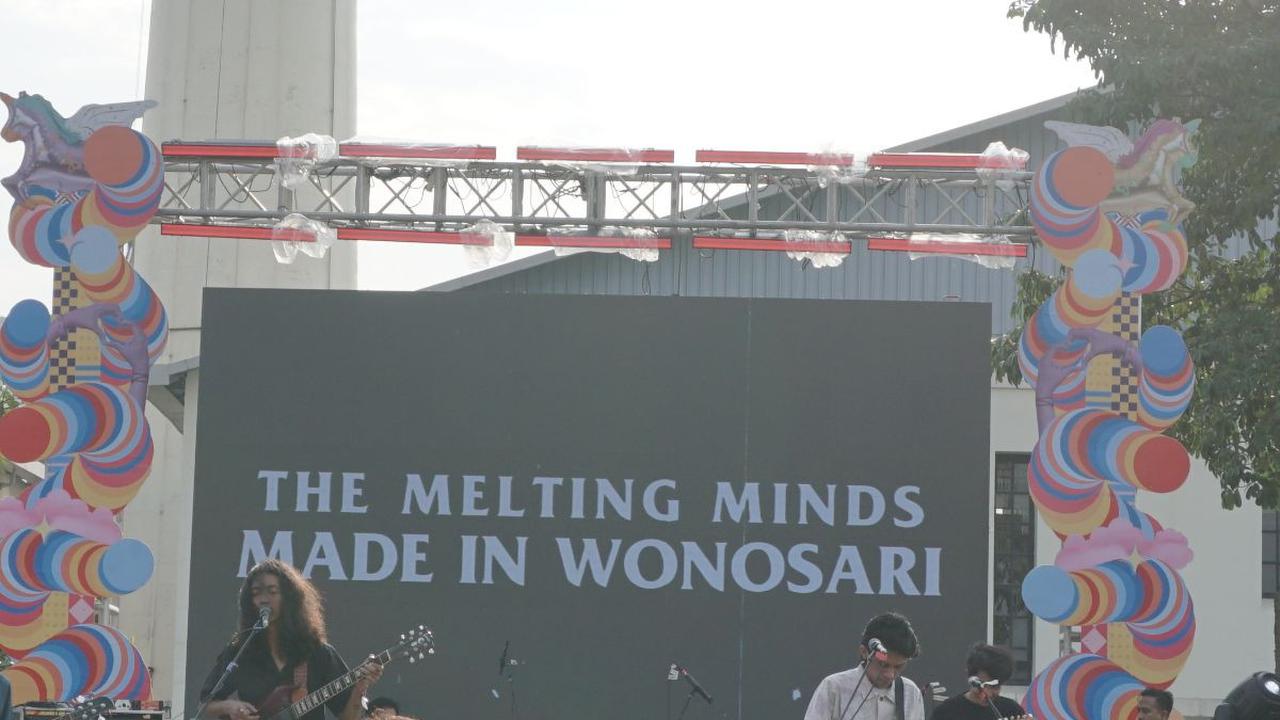 Sementara itu, Panggung Wirama dimeriahkan oleh band asal Wonosari yaitu The Melting Minds.