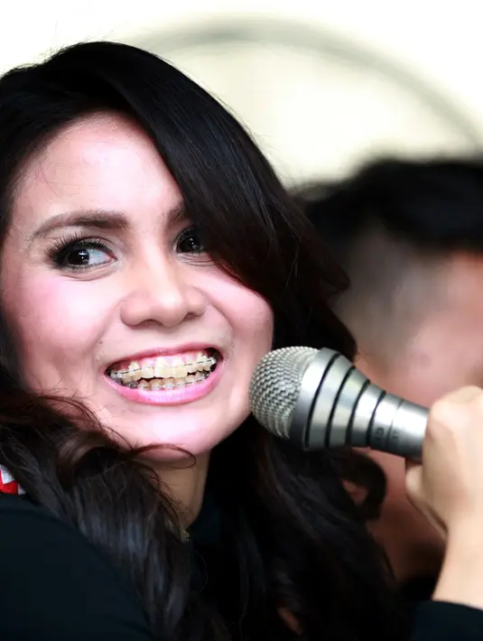 Sementara Momo dan personel Geisha lainnya baru mengetahui penangkapan itu di bandara sebelum bertolak ke Jakarta untuk mengisi acara lain. (Deki Prayoga/Bintang.com)