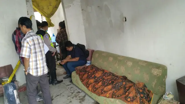 Matali (87) warga  Petemon Kuburan 40 B Surabaya, tewas dilalap si jago merah. (/Dian Kurniawan)