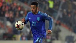 Kehadiran Memphis Depay langsung membuat lini depan Belanda menjadi tajam. (Reuters/Eric Vidal) 
