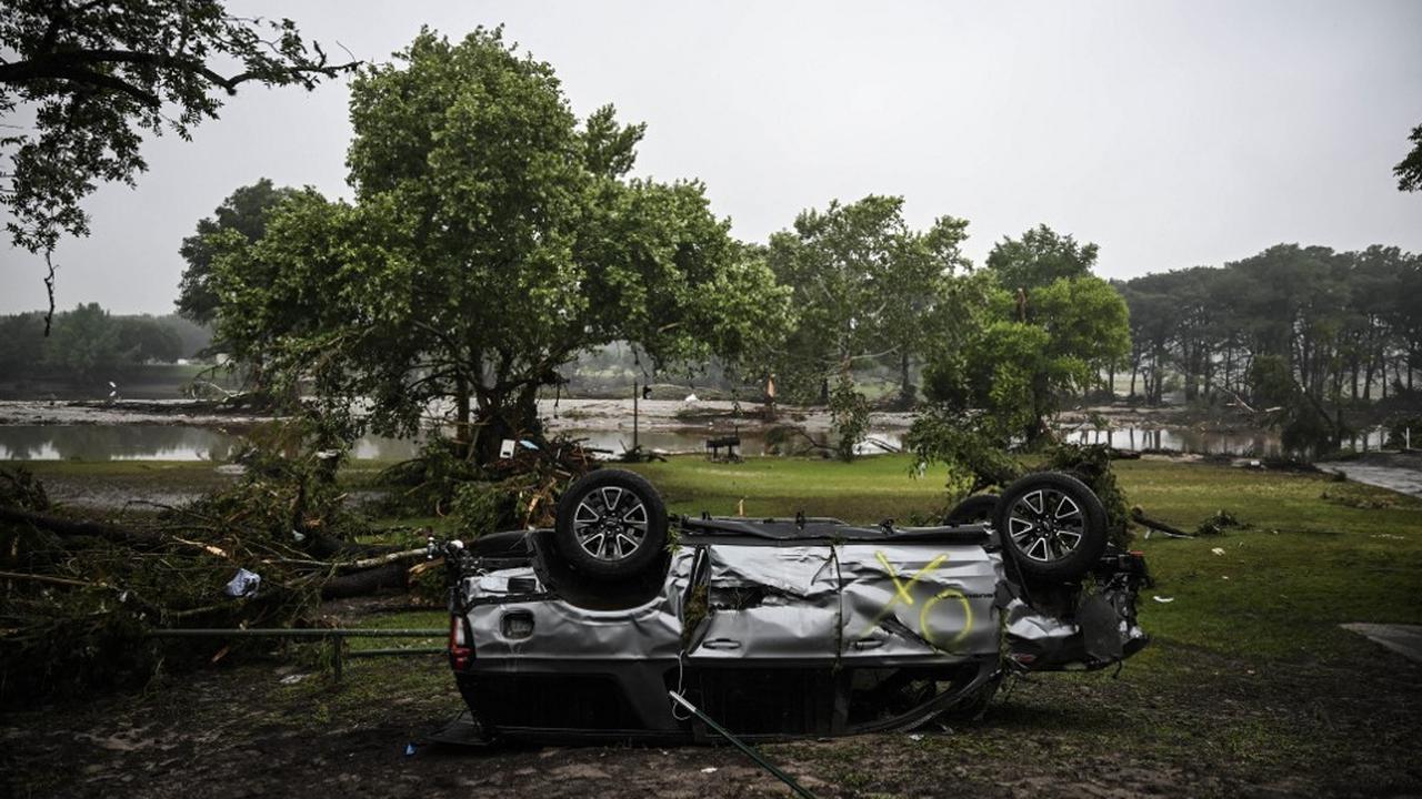Banjir Bandang Terjang Texas