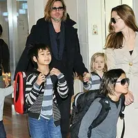 Dalam kondisi pengaruh alkohol, Pitt juga bertengkar dengan Jolie. Pitt menganggap bahwa pihak Jolie sengaja membesar-besarkan. Beberapa hari lalu, FBI telah membuka penyelidikan kasus itu. (Instagram/brangelinaofficial)