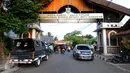 Kampung Budaya Betawi di Srengseng Sawah, Jakarta menjadi alternatif liburan Lebaran bersama keluarga, Sabtu (18/7/2015). Kampung ini menghadirkan beragam pagelaran seni dan aneka permainan yang baik untuk edukasi keluarga. (Liputan6.com/Yoppy Renato)