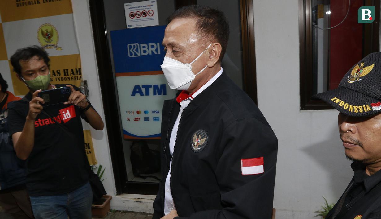 Tiba di Kantor Komnas HAM menjelang pukul tiga sore, Mochamad Iriawan langsung memasuki ruangan tanpa mengucapkan kalimat apa pun kepada para awak media. (Bola.com/M Iqbal Ichsan)