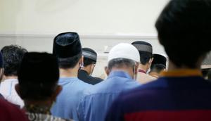 Ilustrasi Sholat Jenazah. (Unsplash - Masjid Pogung Raya)