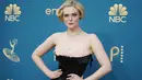 Elle Fanning berpose di ajang Emmy Awards ke-74 di Microsoft Theater di Los Angeles, Amerika Serikat (12/9/2022). Fanning juga terlihat mengenakan kalung berlian dan tatanan rambut updo yang tampak elegan untuk menyempurnakan penampilan di malam penghargaan itu. (AP Photo/Jae C. Hong)