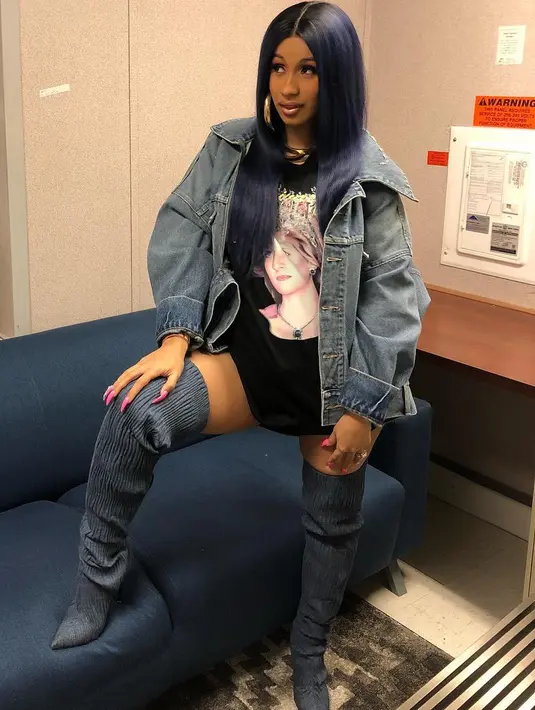 "Ini adalah cara yang terbaik untuk bermain-main, ini caranya mendapatkan perhatian," lanjutnya. (instagram/iamcardib)