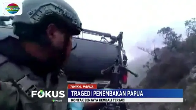 Aparat Brimob yang sedang bergerak melakukan pencarian empat karyawan Istaka Karya mendapat tembakan dari arah bukit Yigi.