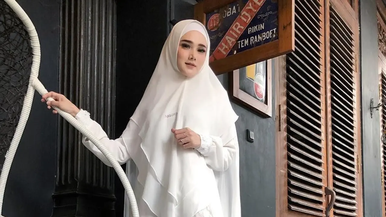Mulan Jameela pakai hijab putih (Instagram/mulanjameela1)