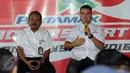 Pereli, Rifat Sungkar (kanan) memberikan keterangan saat peluncuran Pertamax Motorsport Program di Jakarta, Kamis (14/4/2016). Pertamax Motorsport Program merupakan bentuk dukungan terhadap olahraga otomotif. (Liputan6.com/Helmi Fithriansyah)