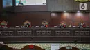 Suasana sidang pengucapan putusan Perkara Nomor 81/PUU-XXI/2023 di Ruangan Sidang Lantai 2, Gedung Mahkamah Konstitusi, Jakarta, Rabu (29/11/2023). Mahkamah Konstitusi (MK) menolak gugatan uji materi terhadap Pasal 15 Ayat 2 Huruf D Undang-Undang Nomor 7 Tahun 2020 tentang MK atau UU MK yang mengatur syarat usia minimal hakim konstitusi. (Liputan6.com/Faizal Fanani)