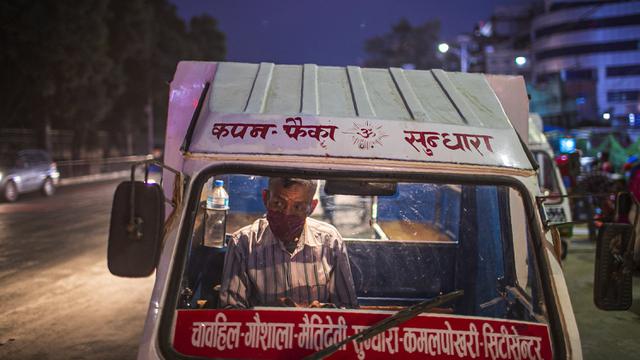 FOTO: Potret Keseharian Warga Nepal di Tengah Pandemi COVID-19