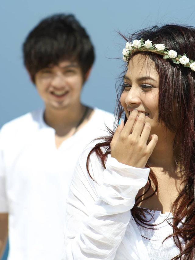 Pernah Jadi Teman Duet, Ini 6 Potret Kenangan Nicky Tirta Bareng Vanessa Angel