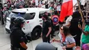 Penggerebekan memicu aksi protes yang berlanjut sepanjang akhir pekan yang berujung bentrokan antara demonstran dan penegak hukum, situasi ini mendorong pemerintahan Trump untuk memobilisasi pasukan Garda Nasional. (Michael Ciaglo/Getty Images North America/Getty Images via AFP)